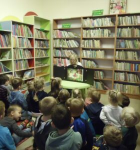 Pierwsza wizyta przedszkolaków w bibliotece