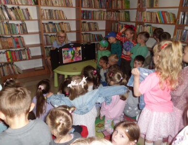 Spotkanie z bajką – teatrzyk obrazkowy kamishibai
